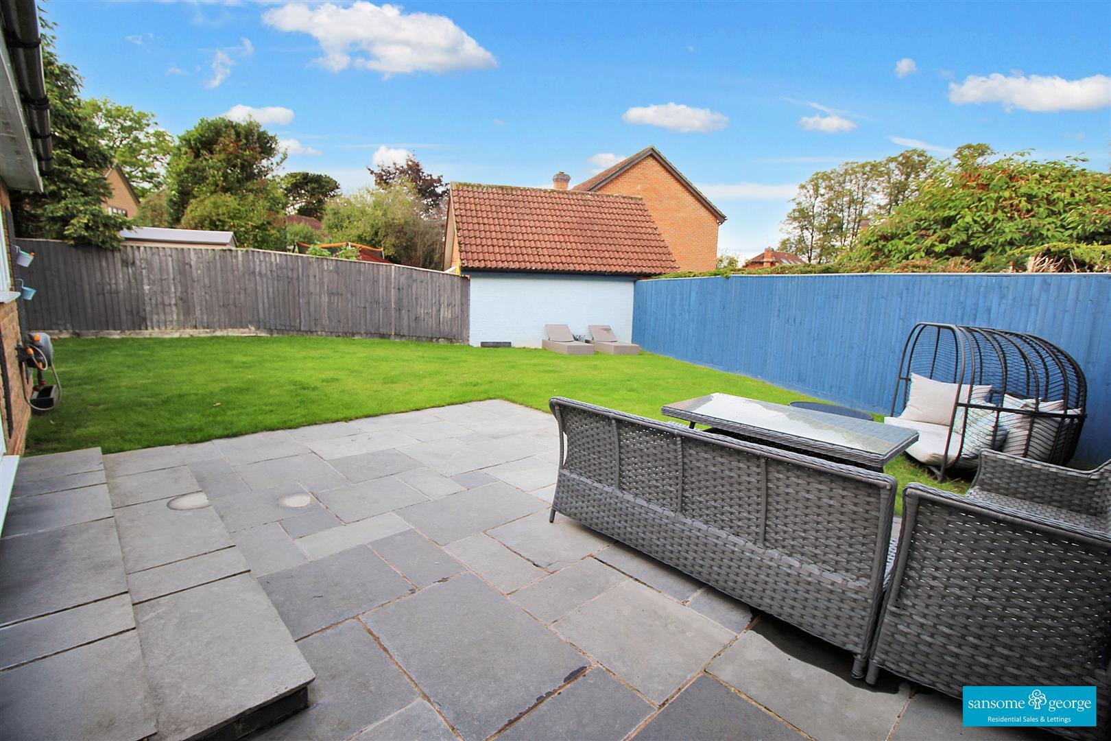 Farmiloe Close, Purley On Thames, Reading